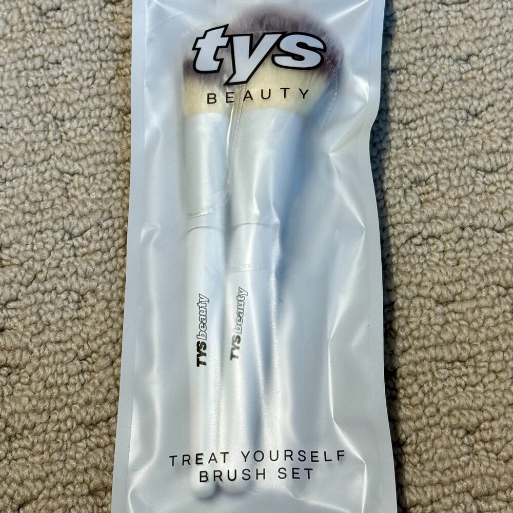2 New TYS Beauty Makeup Brushes - Powder/Blush -